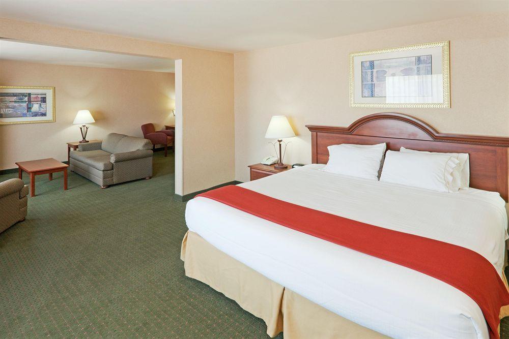 Express & By Ihg 2*