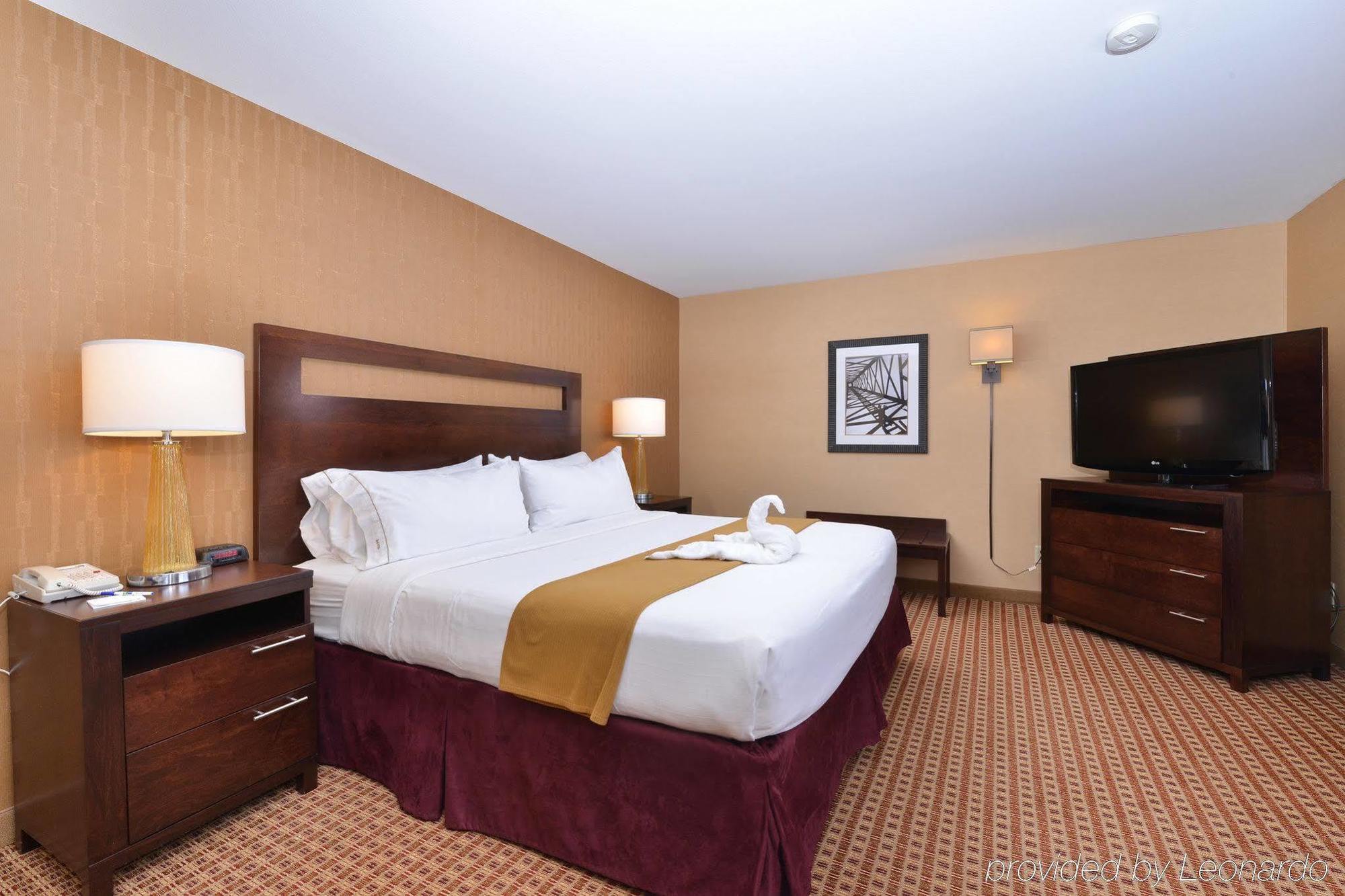 Express & By Ihg